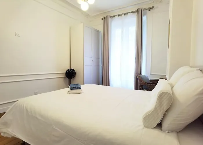 Haussmann 2br In Le Marais For 6 & 3mns To Metro