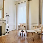 Haussmann 2br In Le Marais For 6 & 3mns To Metro * Paříž